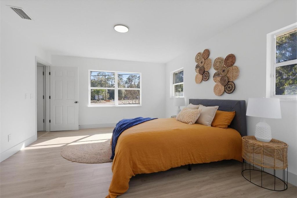 Image 11 of property listing at 250 DEERFOOT ROAD, Deland, FL 32720