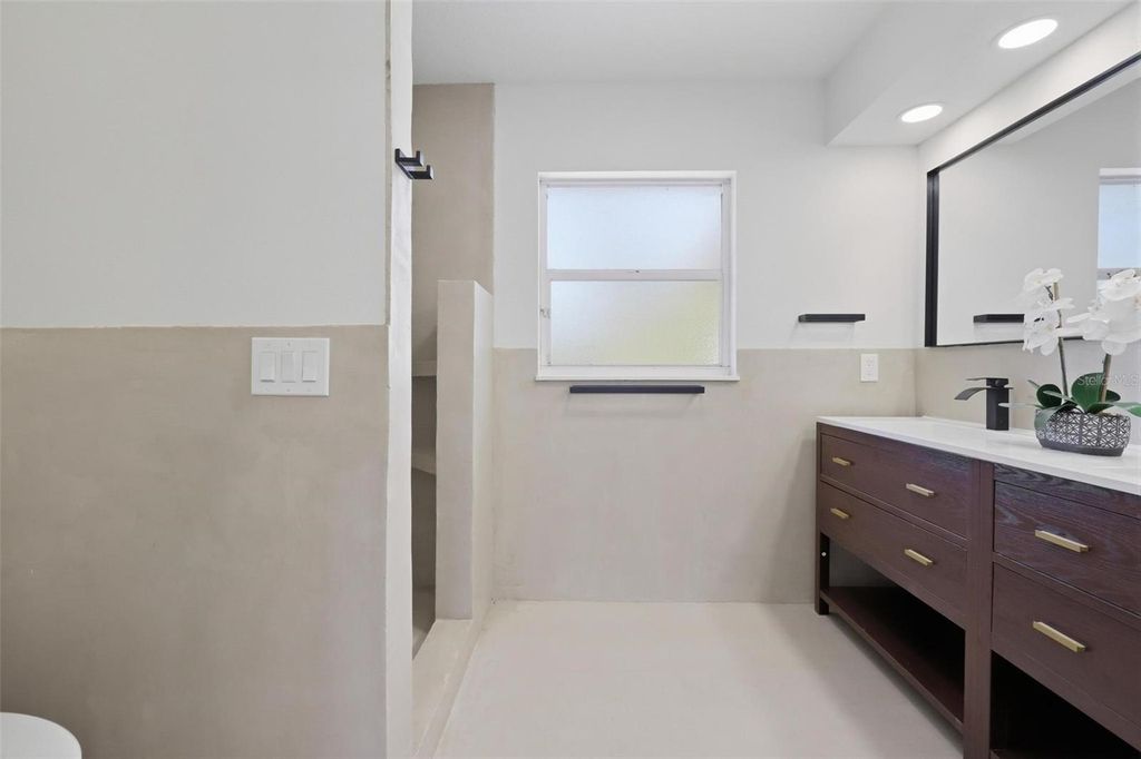 Image 14 of property listing at 250 DEERFOOT ROAD, Deland, FL 32720