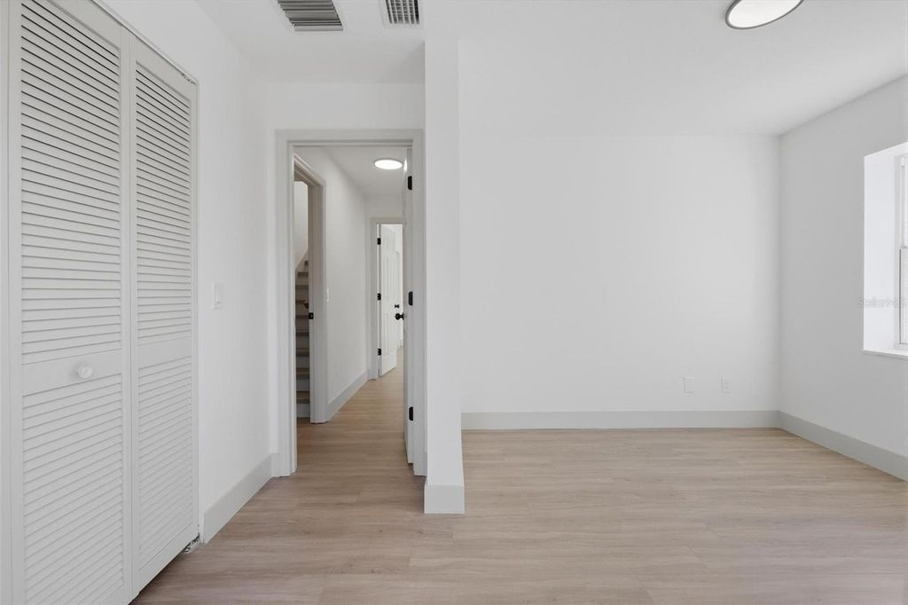 Image 18 of property listing at 250 DEERFOOT ROAD, Deland, FL 32720