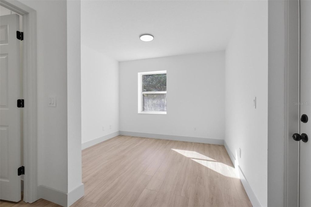 Image 19 of property listing at 250 DEERFOOT ROAD, Deland, FL 32720