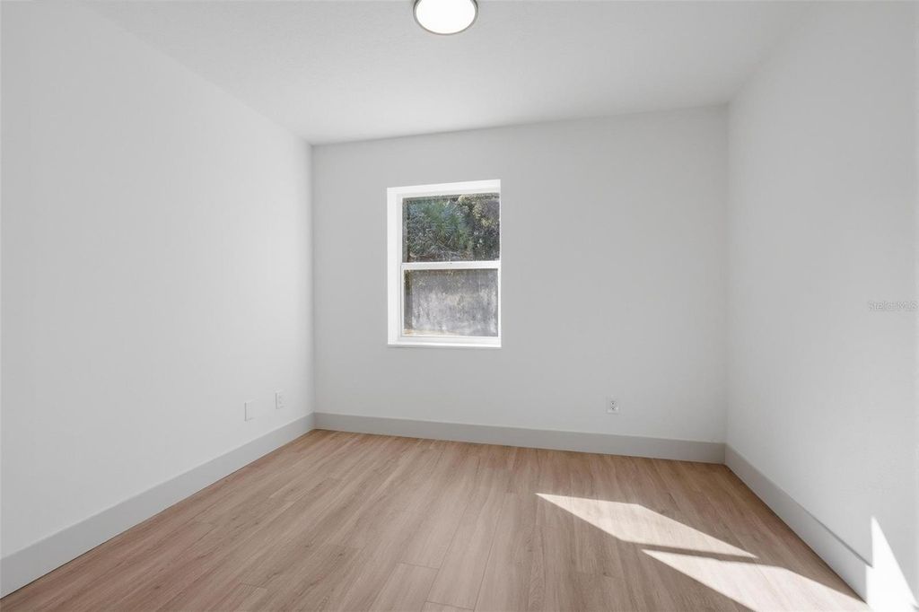 Image 20 of property listing at 250 DEERFOOT ROAD, Deland, FL 32720