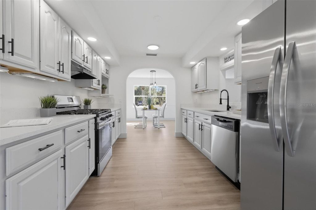 Image 8 of property listing at 250 DEERFOOT ROAD, Deland, FL 32720