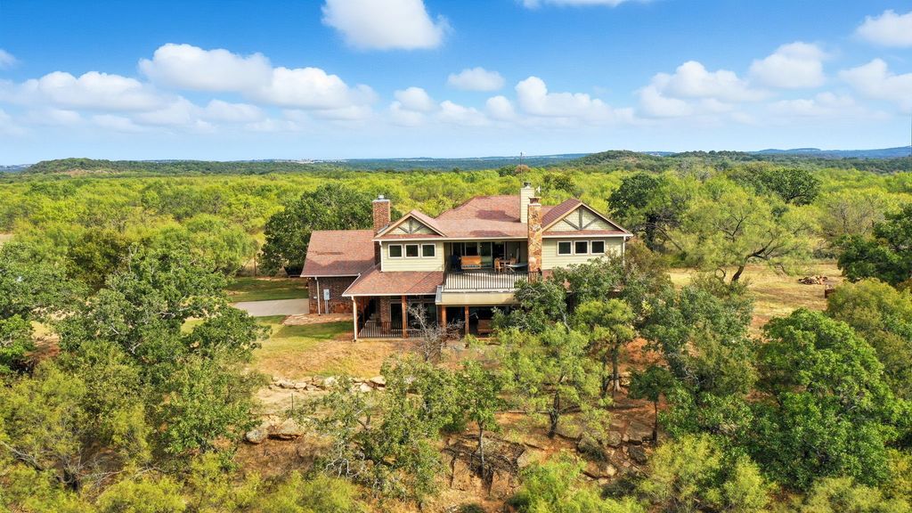 735 Gresham Lane, Jacksboro, TX 76458