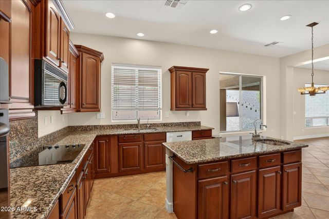 6931 W DALE Lane, Peoria, AZ 85383