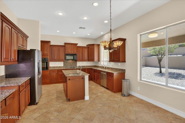 6931 W DALE Lane, Peoria, AZ 85383