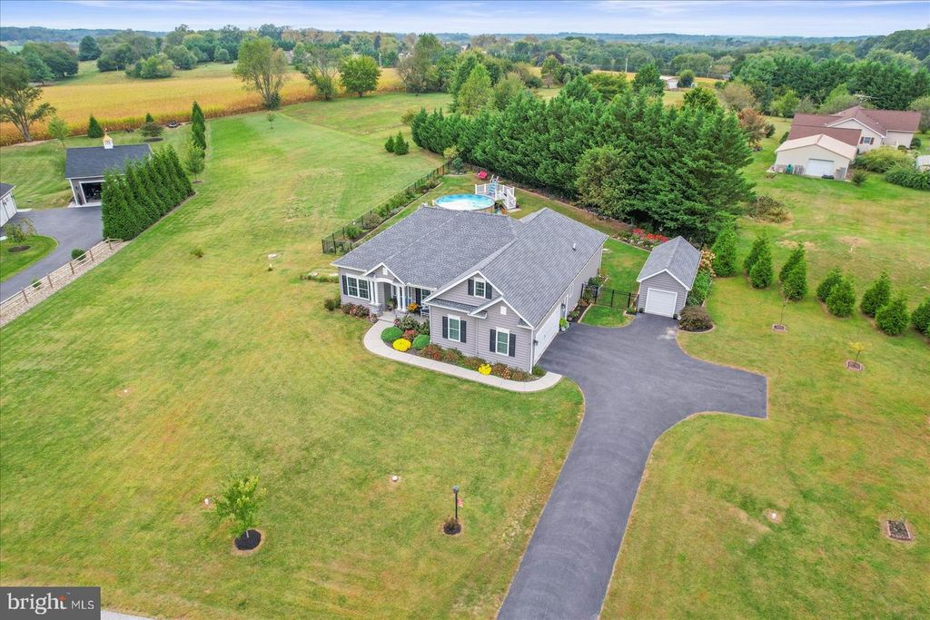 9 DARLYN DR, Littlestown, PA 17340