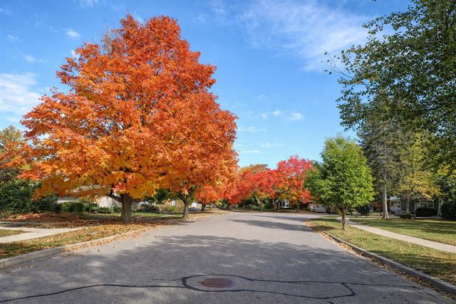 1434 Pine Valley Boulevard, Ann Arbor, MI 48104