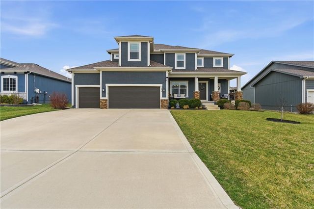 4406 SW Amethyst Drive, Lee's Summit, MO 64082