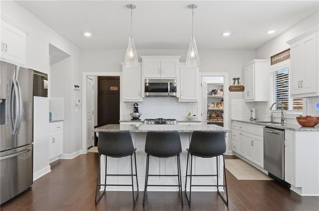 4406 SW Amethyst Drive, Lee's Summit, MO 64082