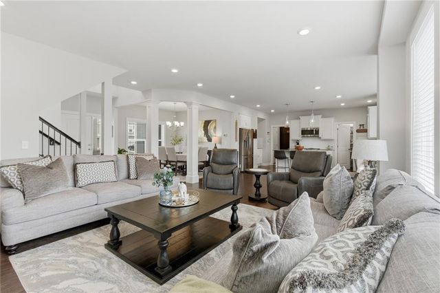 4406 SW Amethyst Drive, Lee's Summit, MO 64082