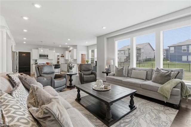 4406 SW Amethyst Drive, Lee's Summit, MO 64082