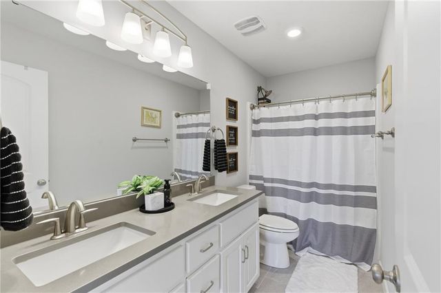 4406 SW Amethyst Drive, Lee's Summit, MO 64082