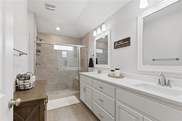 4406 SW Amethyst Drive, Lee's Summit, MO 64082