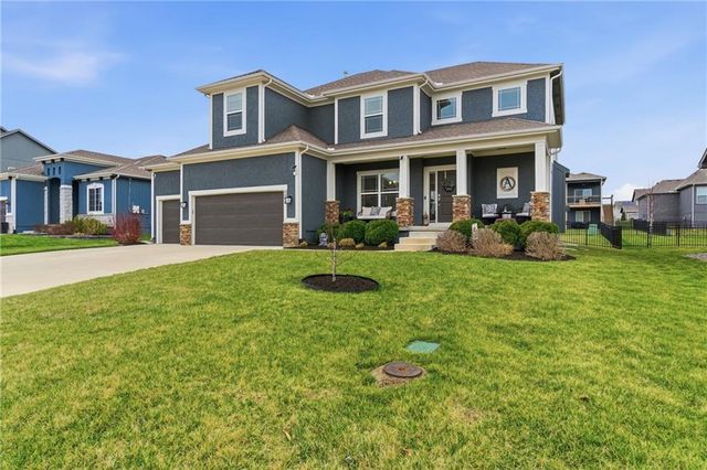 4406 SW Amethyst Drive, Lee's Summit, MO 64082