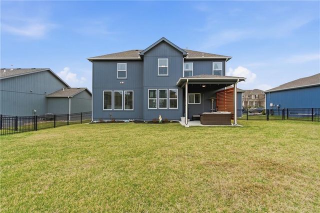 4406 SW Amethyst Drive, Lee's Summit, MO 64082