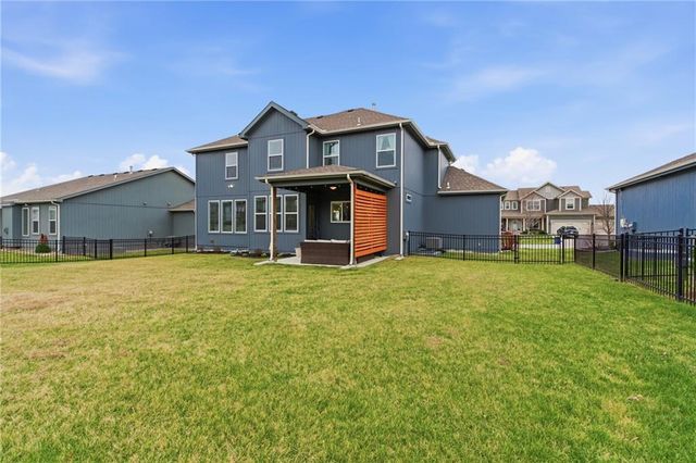 4406 SW Amethyst Drive, Lee's Summit, MO 64082