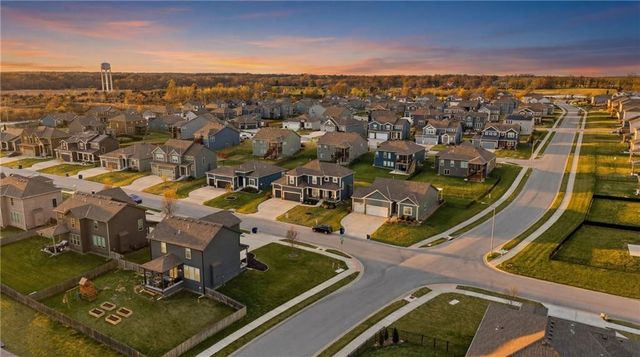 4406 SW Amethyst Drive, Lee's Summit, MO 64082