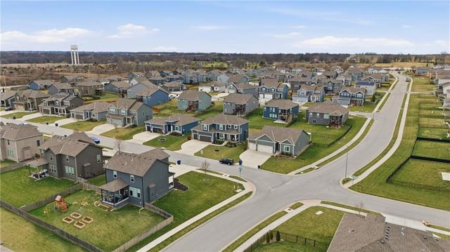 4406 SW Amethyst Drive, Lee's Summit, MO 64082