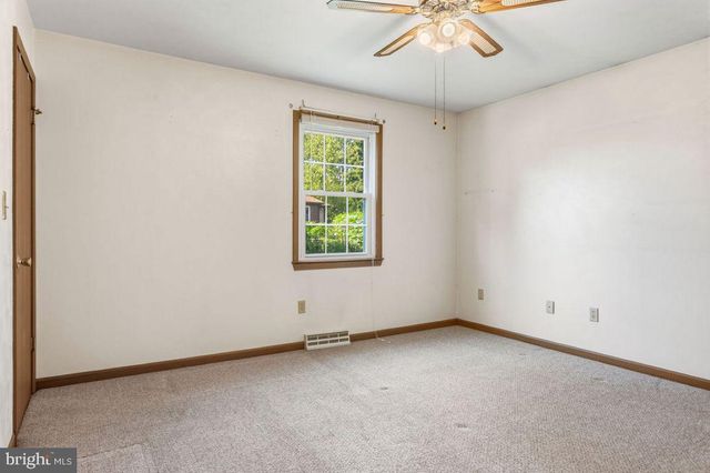 29 ALLEN DR, Hanover, PA 17331