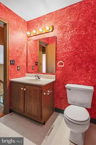 29 ALLEN DR, Hanover, PA 17331