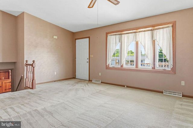 29 ALLEN DR, Hanover, PA 17331