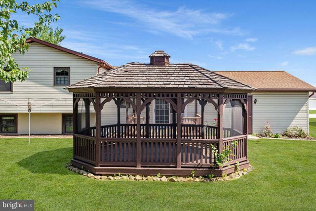 29 ALLEN DR, Hanover, PA 17331