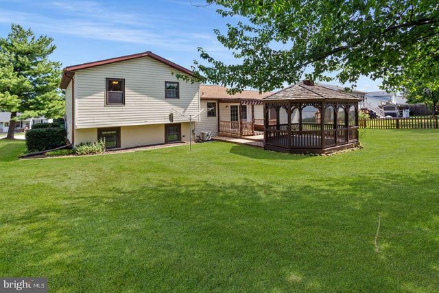 29 ALLEN DR, Hanover, PA 17331