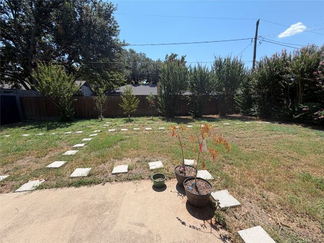 1012 Purdue Drive, Arlington, TX 76012