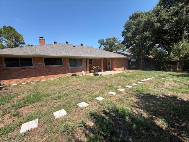 1012 Purdue Drive, Arlington, TX 76012