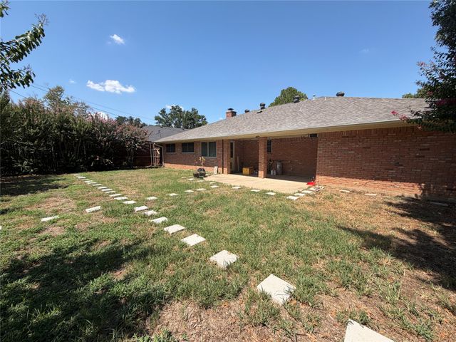 1012 Purdue Drive, Arlington, TX 76012