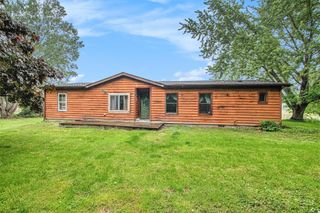 6727 Youngren Road, Three Oaks, MI 49128