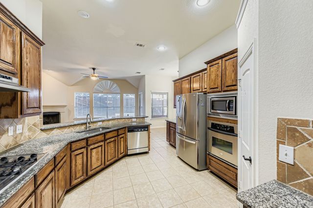 8406 Pecan Creek Drive, Arlington, TX 76001