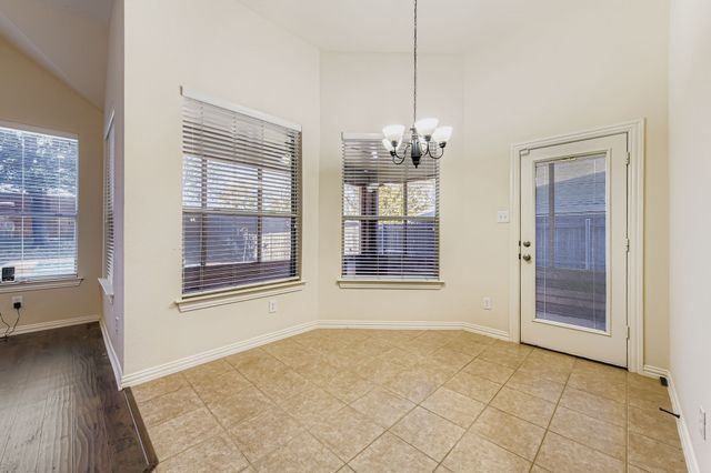 8406 Pecan Creek Drive, Arlington, TX 76001