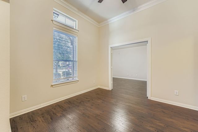 8406 Pecan Creek Drive, Arlington, TX 76001