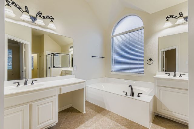 8406 Pecan Creek Drive, Arlington, TX 76001