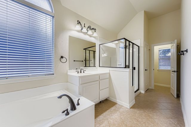 8406 Pecan Creek Drive, Arlington, TX 76001