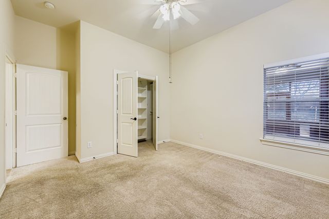 8406 Pecan Creek Drive, Arlington, TX 76001