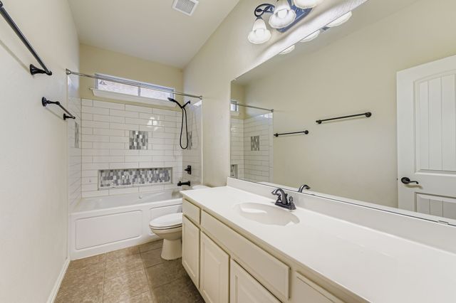 8406 Pecan Creek Drive, Arlington, TX 76001