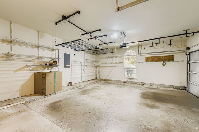 8406 Pecan Creek Drive, Arlington, TX 76001