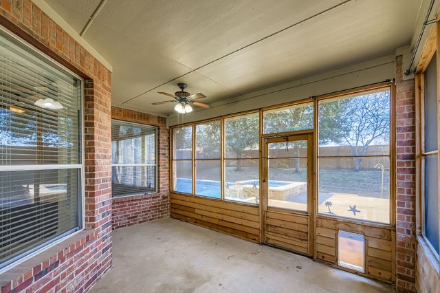 8406 Pecan Creek Drive, Arlington, TX 76001