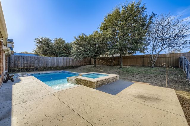 8406 Pecan Creek Drive, Arlington, TX 76001