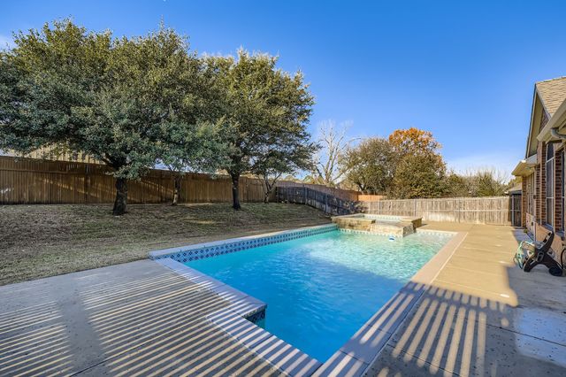 8406 Pecan Creek Drive, Arlington, TX 76001