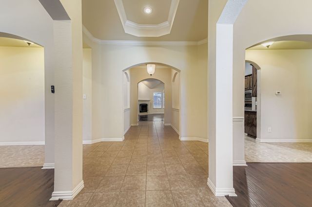 8406 Pecan Creek Drive, Arlington, TX 76001