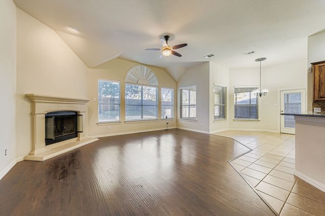 8406 Pecan Creek Drive, Arlington, TX 76001