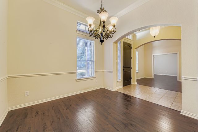 8406 Pecan Creek Drive, Arlington, TX 76001