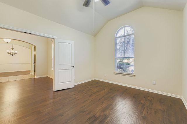 8406 Pecan Creek Drive, Arlington, TX 76001