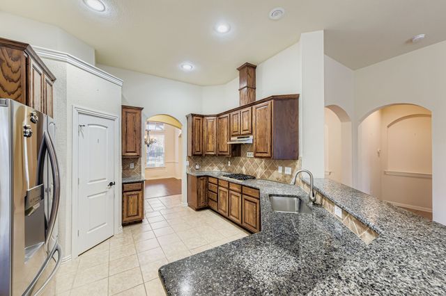 8406 Pecan Creek Drive, Arlington, TX 76001