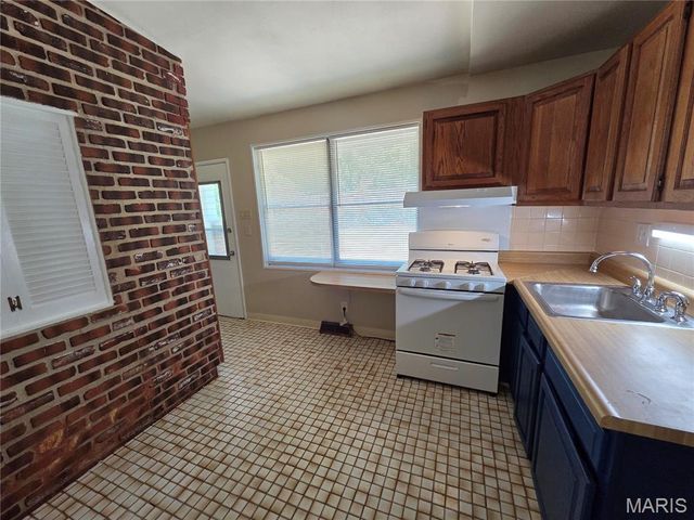 2321 Noll Drive, Moline Acres, MO 63136