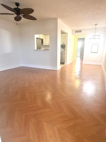 200 Village Green Circle E k 311, Palm Springs, FL 33461