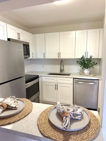 200 Village Green Circle E k 311, Palm Springs, FL 33461